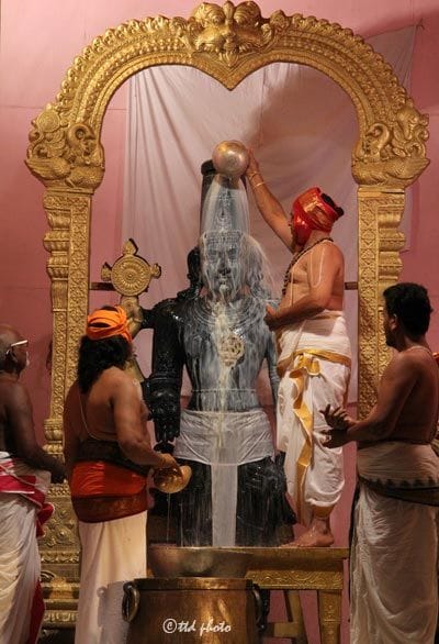 8b5a41e4f19ff12a7fcee39b10d5cf71 Abhishekam Seva